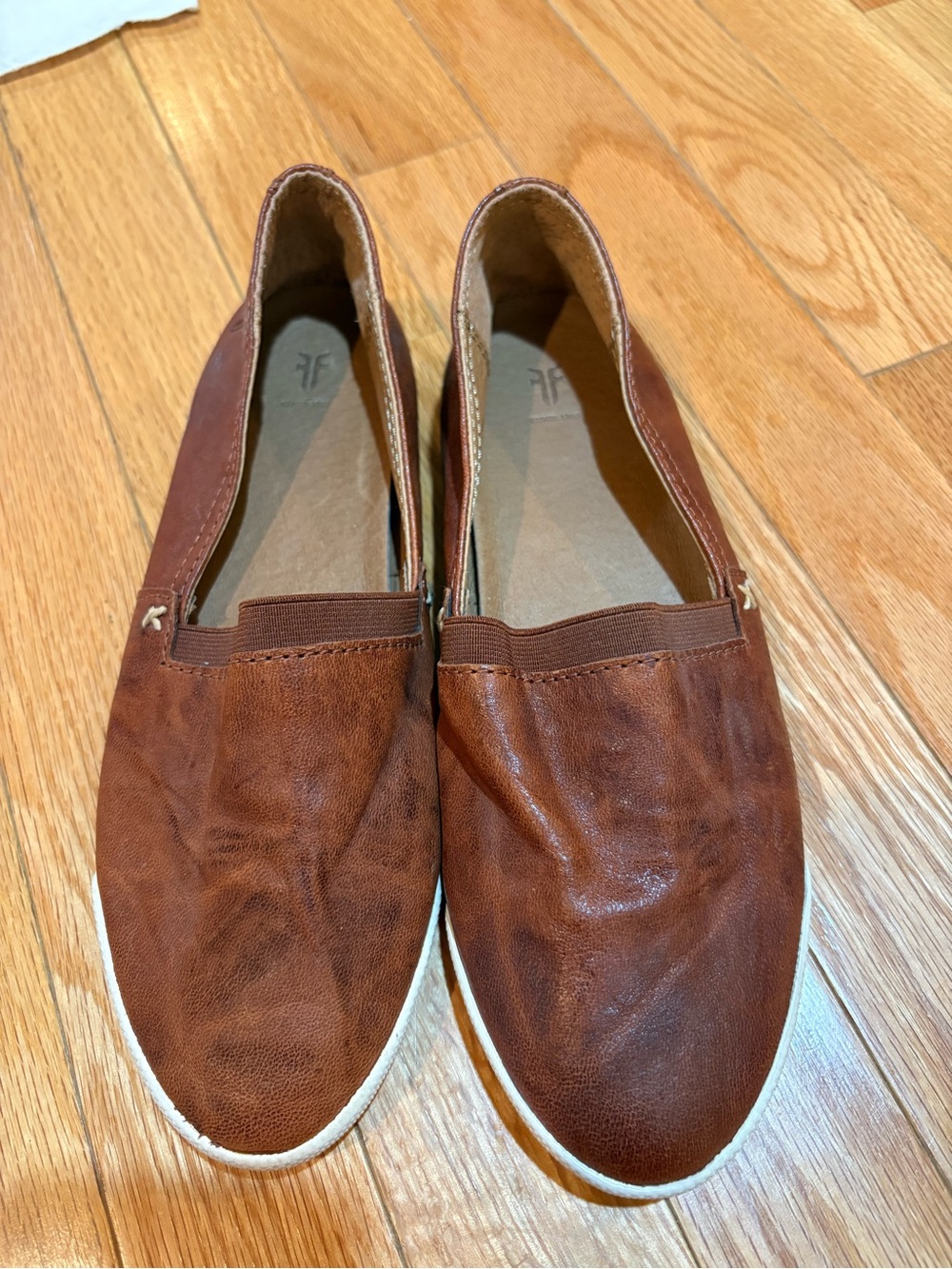 FRYE Melanie Womens SlipOn Oyster Leather Sneaker Brick Red Flat Ballet Shoe 6.5